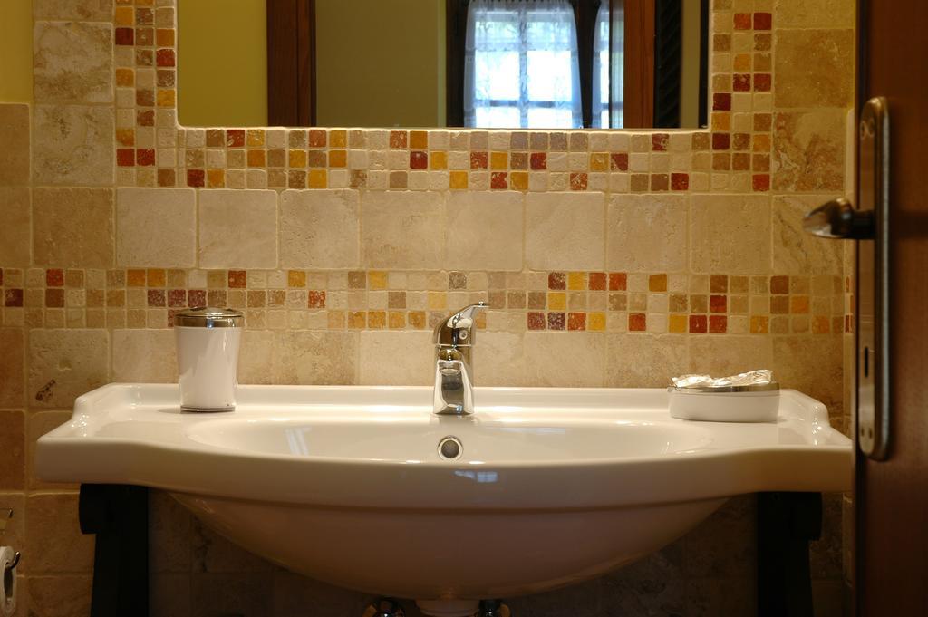 Casale Favilluta Guest House Petrignano Bilik gambar